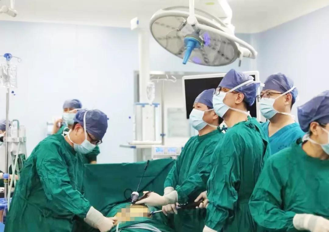 打通生命通道 践行使命担当——西安国际医学中心医院肝胆外科成功完成一例胆管碎石取石术